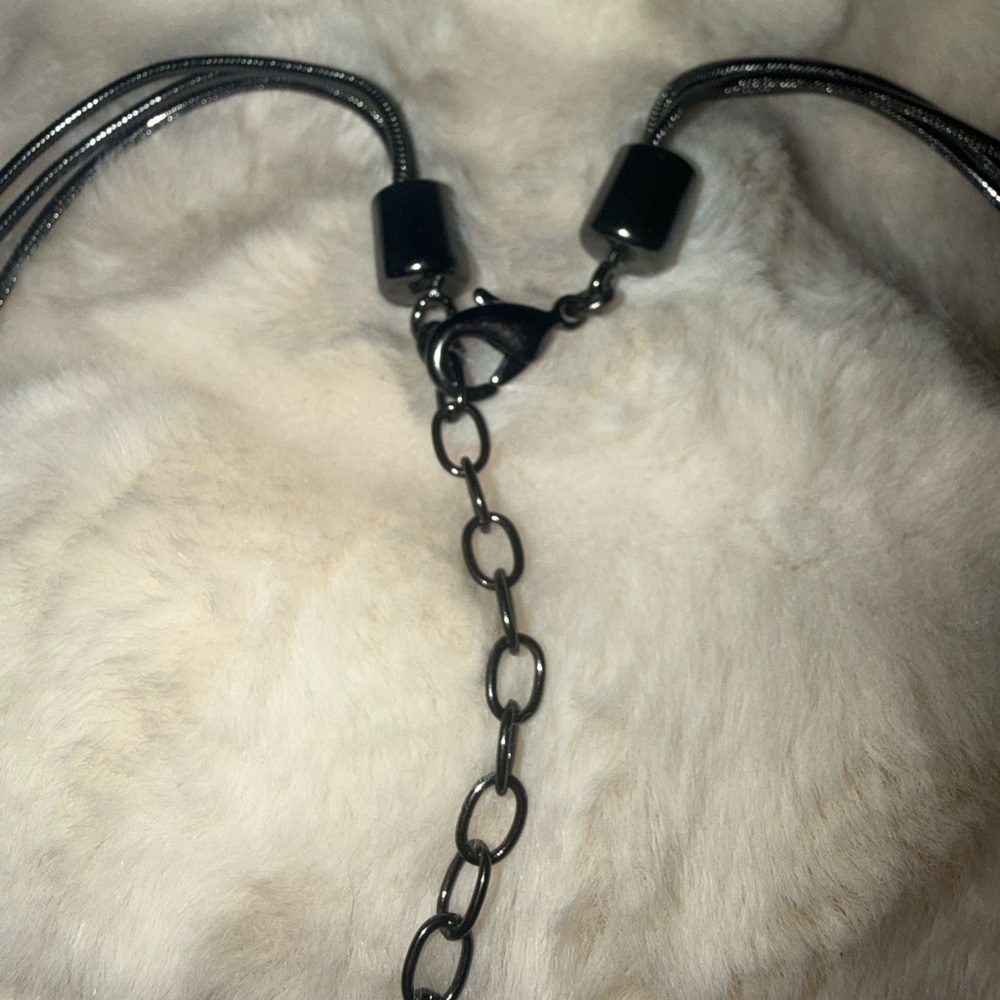 Source Unknown 3 Strand Sleek Black Necklace With… - image 6